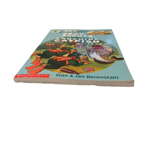 The Berenstain Bear Scouts And The Coughing Catfish Scholastic PB Chapter Book - Picture 2 of 8